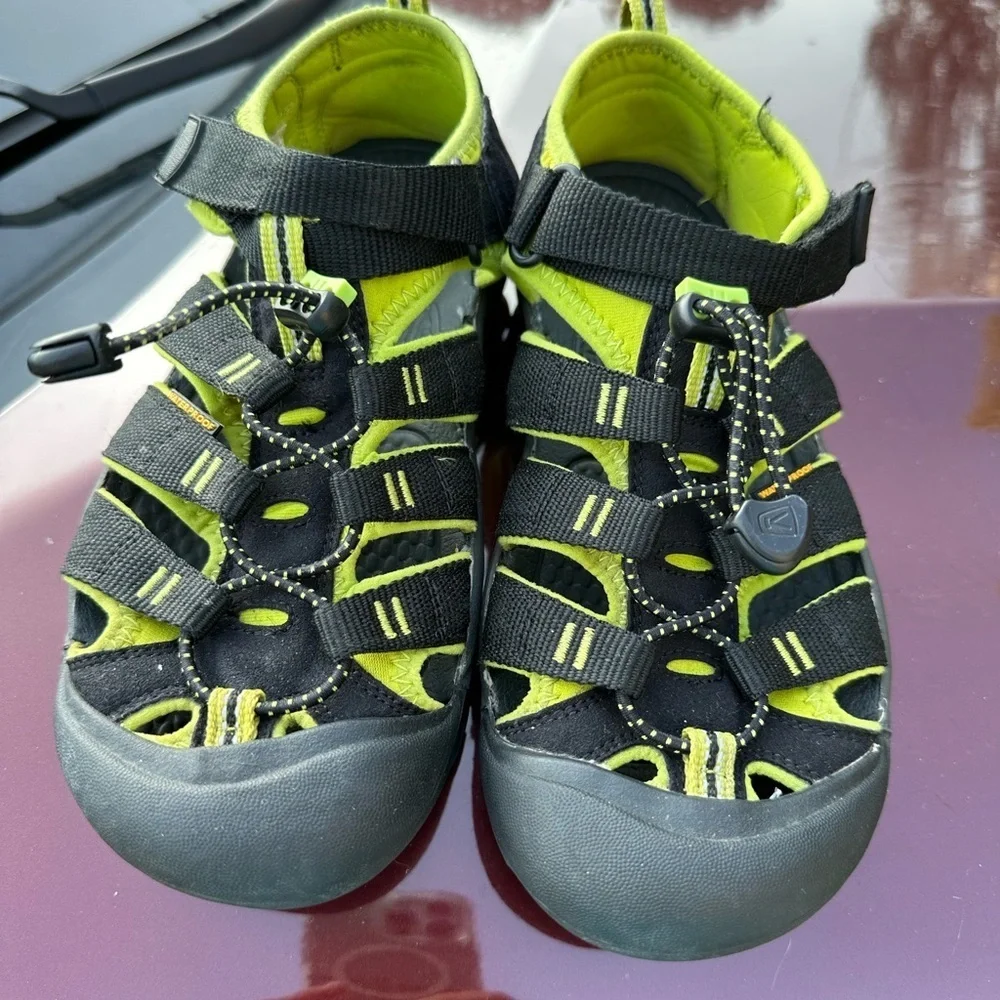 KEEN Women's Black and Lime Sandals - Picture 3 of 7